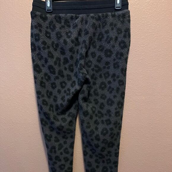 Old Navy black and grey tiger print pants - Picture 2 of 7